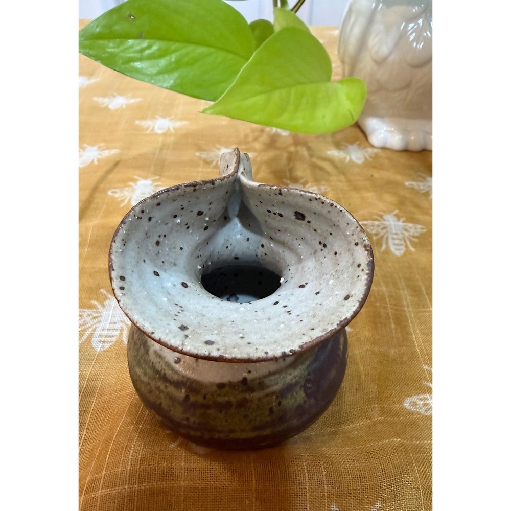 Vintage Studio Pottery Weed Pot, Small Pinch Neck Bud Vase, Speckled Stone - Picture 5 of 7